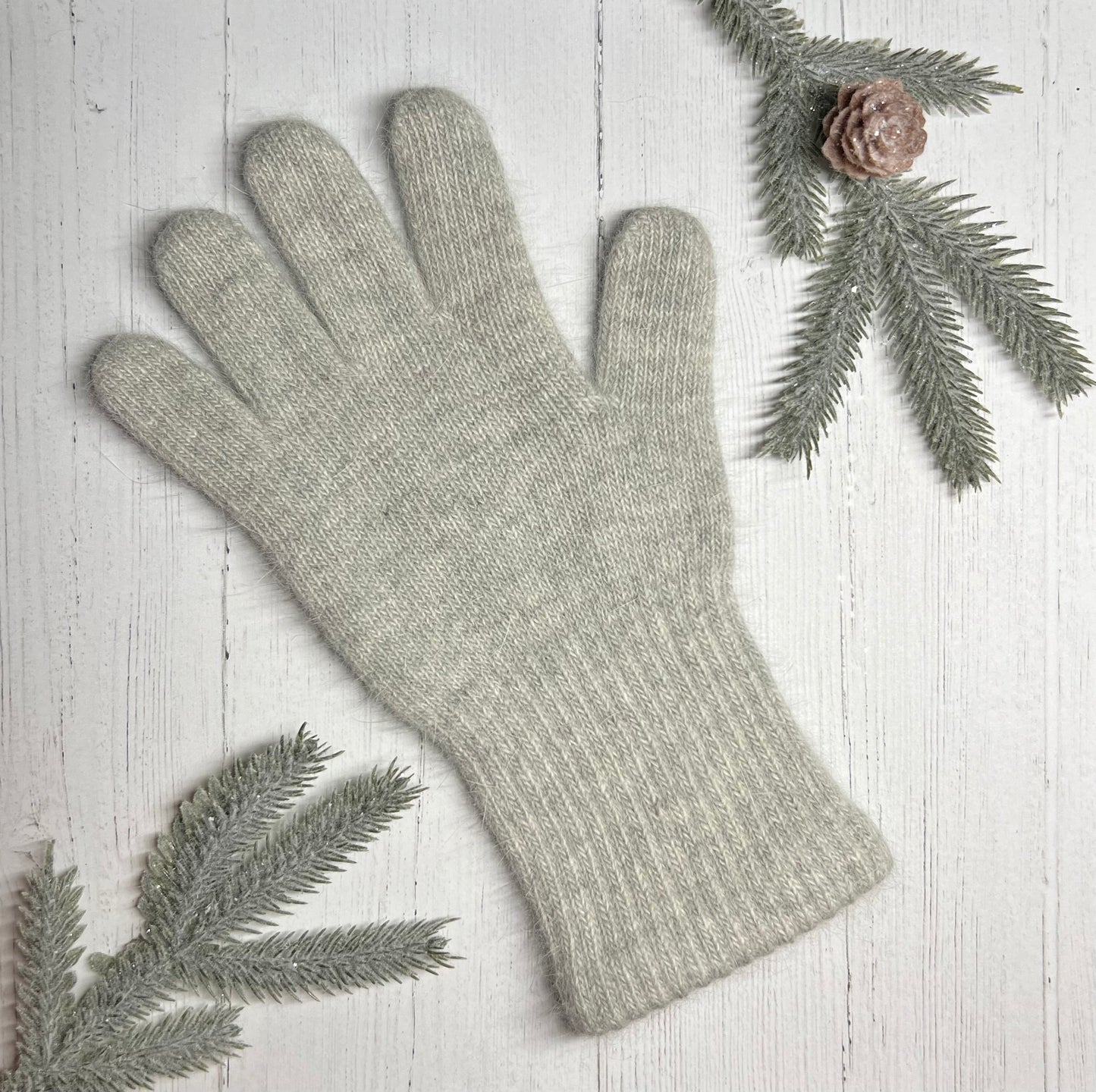 Angora Gloves Gray Women medium size