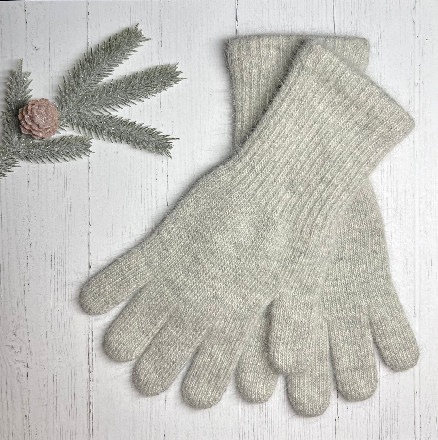 Angora Gloves Gray Women medium size