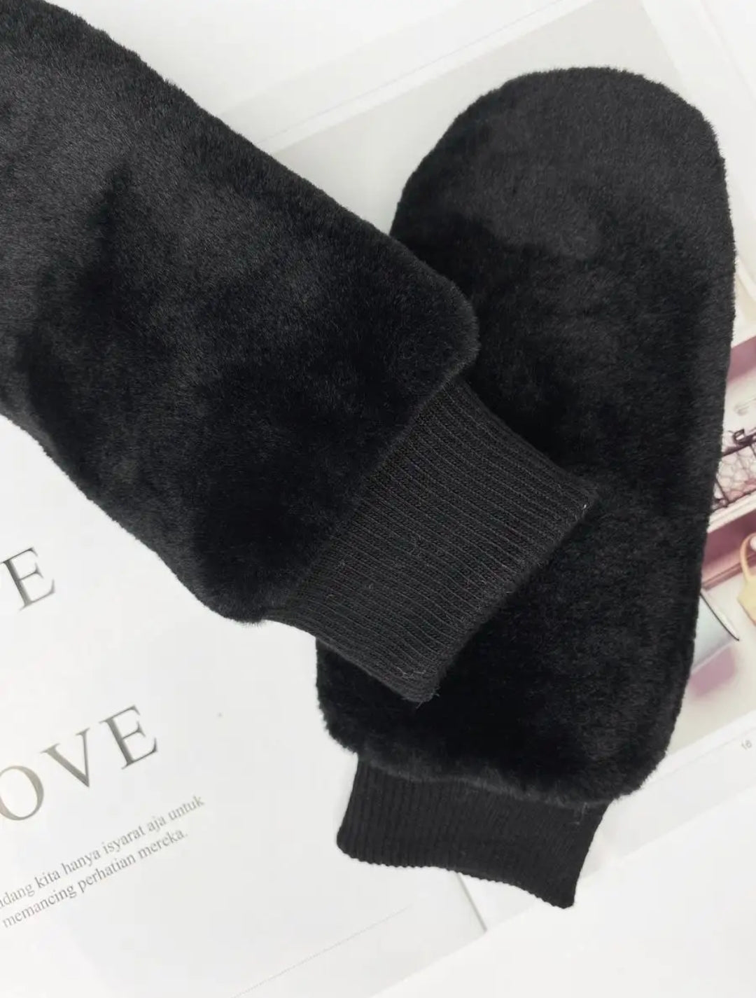 Mittens Women medium size